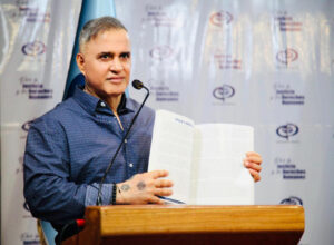 Tarek William Saab Poeta, abogado, especialista en Derechos Humanos y Derecho Penal.